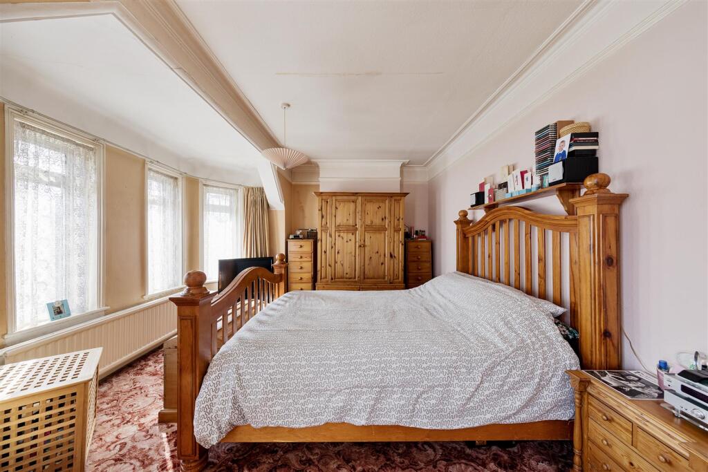 Nelson Road E4
