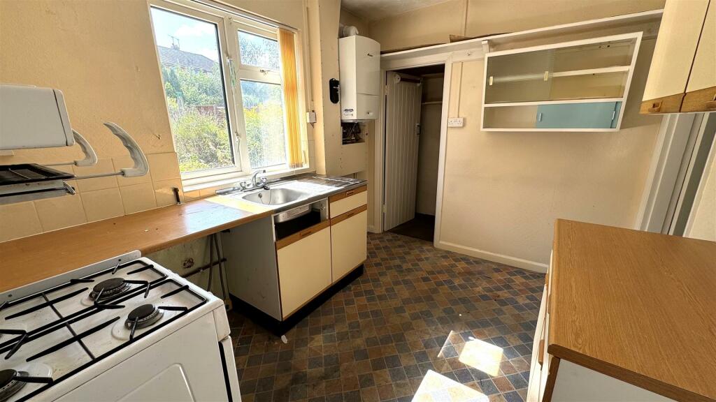 Kitchen (2).jpg