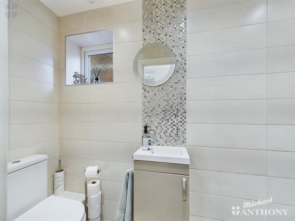 CAM03218G0-PR0507-STILL008