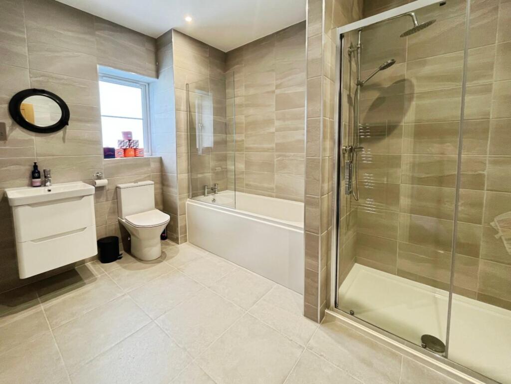 9d7d4bb9-Bathroom 20 281 29.jpeg