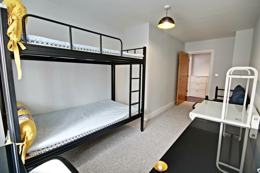 117 QMH - Bedroom 2-door