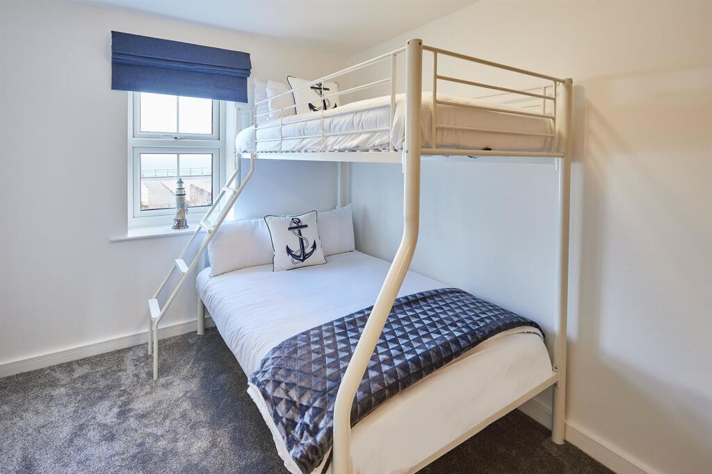 Copy of stay-north-yorkshire-royal-sands-6-scarbro