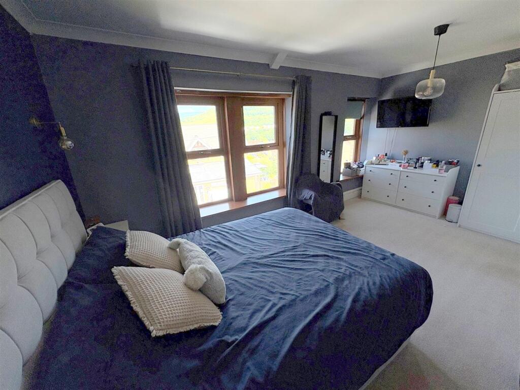 Bedroom 1d.jpg