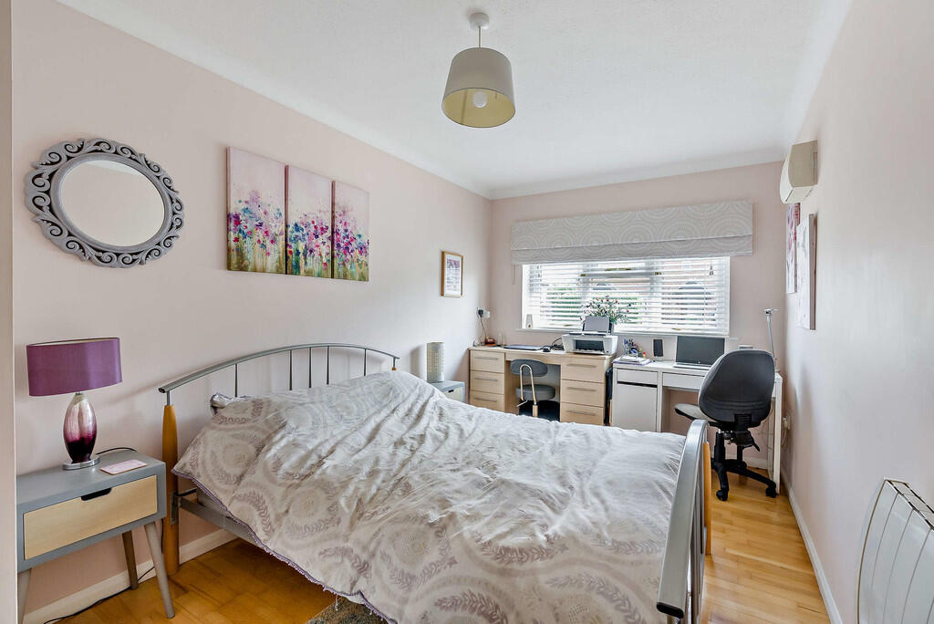 8651916-interior0...