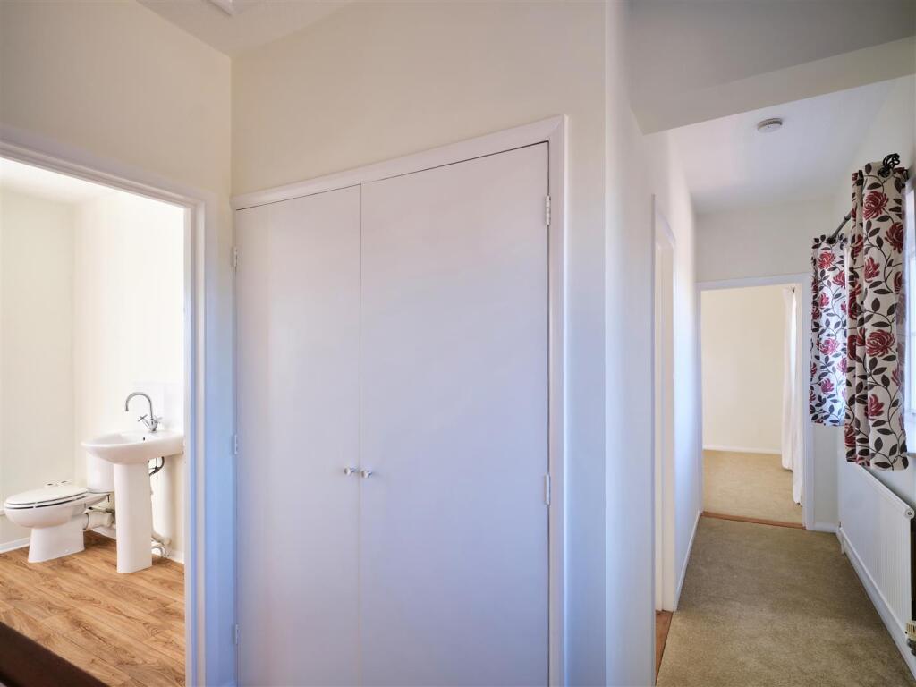 Upper Hallway 1.jpg