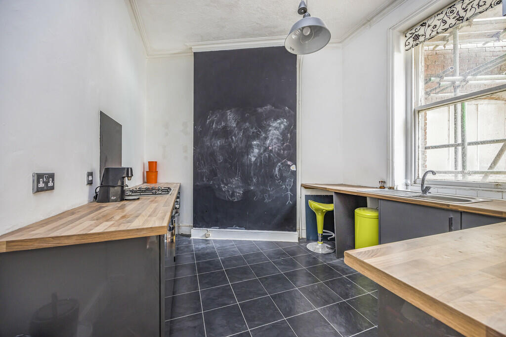 200-202 Commercia...