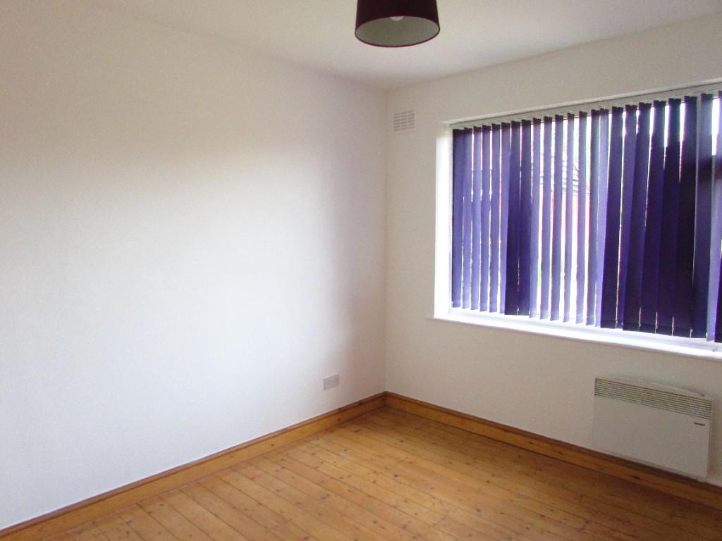 Middle bedroom