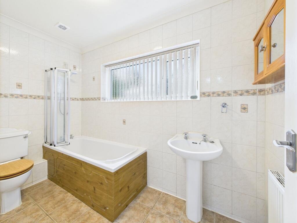 Bathroom (Ground Floor)