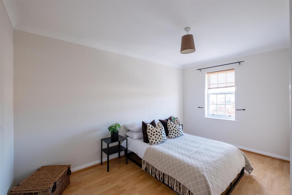 18 Dobson Cres HE-30.jpg