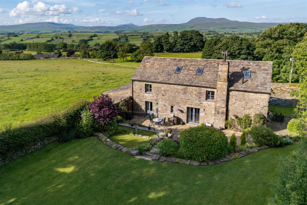 Crow Trees Barn &amp; Ingleborough