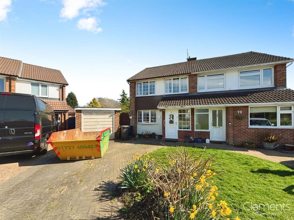 b04961f6-External 201.jpg