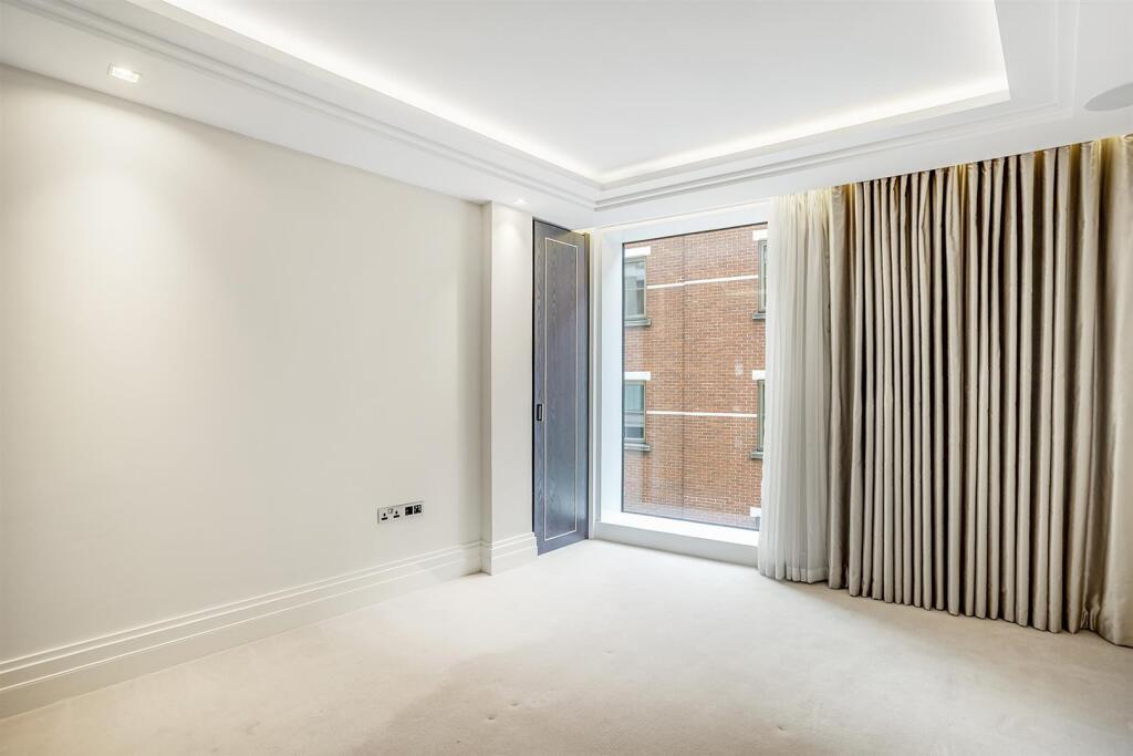 39WrenHouse,190Strand,WC2R-23.jpg