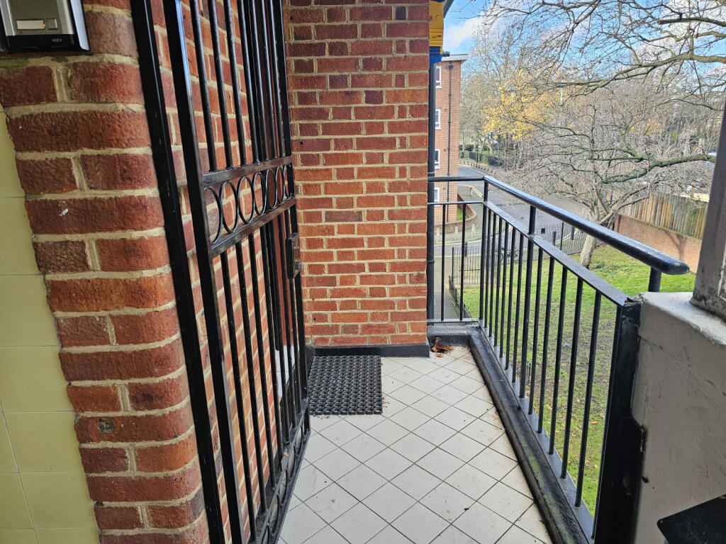 Burns House, N16 8TX