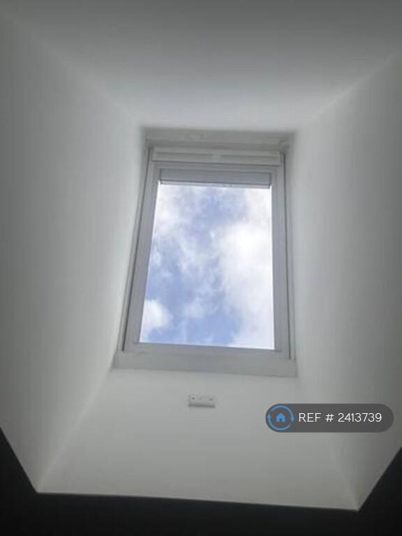 Living Room/3rd Bedroom Skylight 