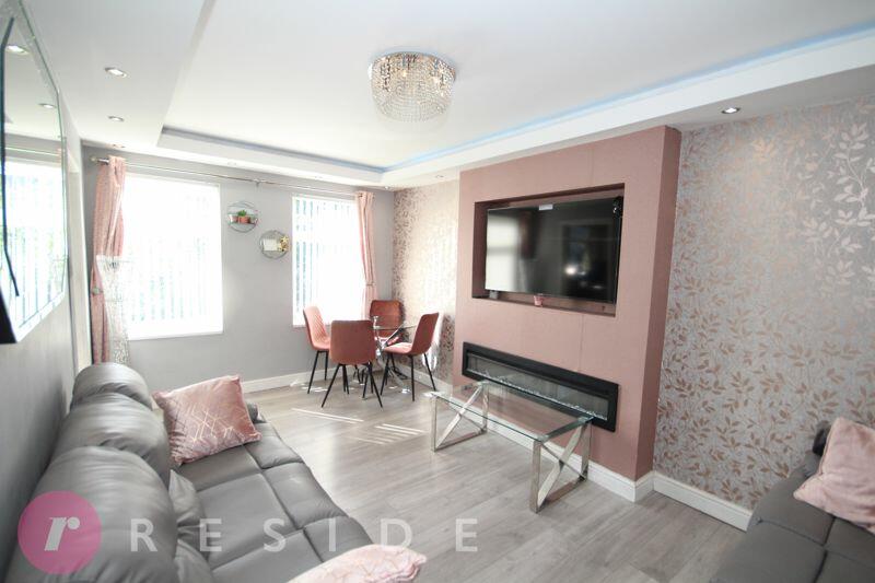 Lounge / Dining Area