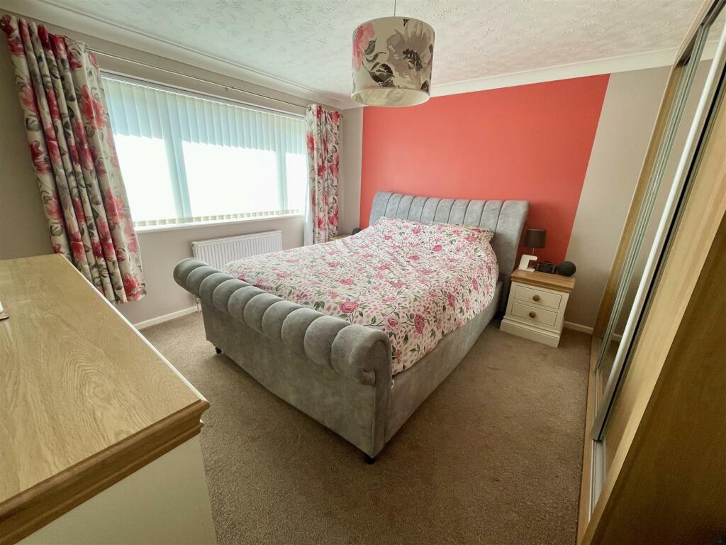 6. bed1.jpg