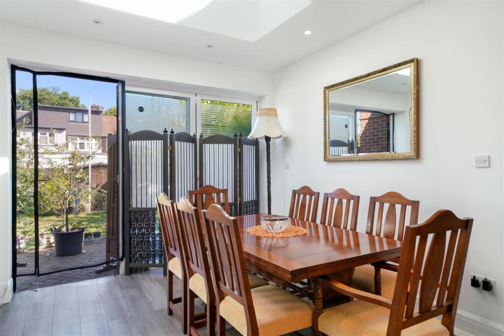 5 Oakwood Crescent - ntqR0UA3CSGYIvgpaG2u.jpg