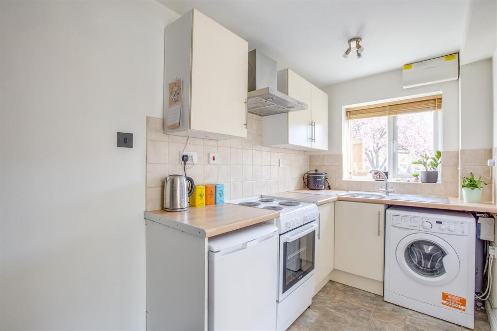 84 Lane End Road, HP12 4HX-5.jpg