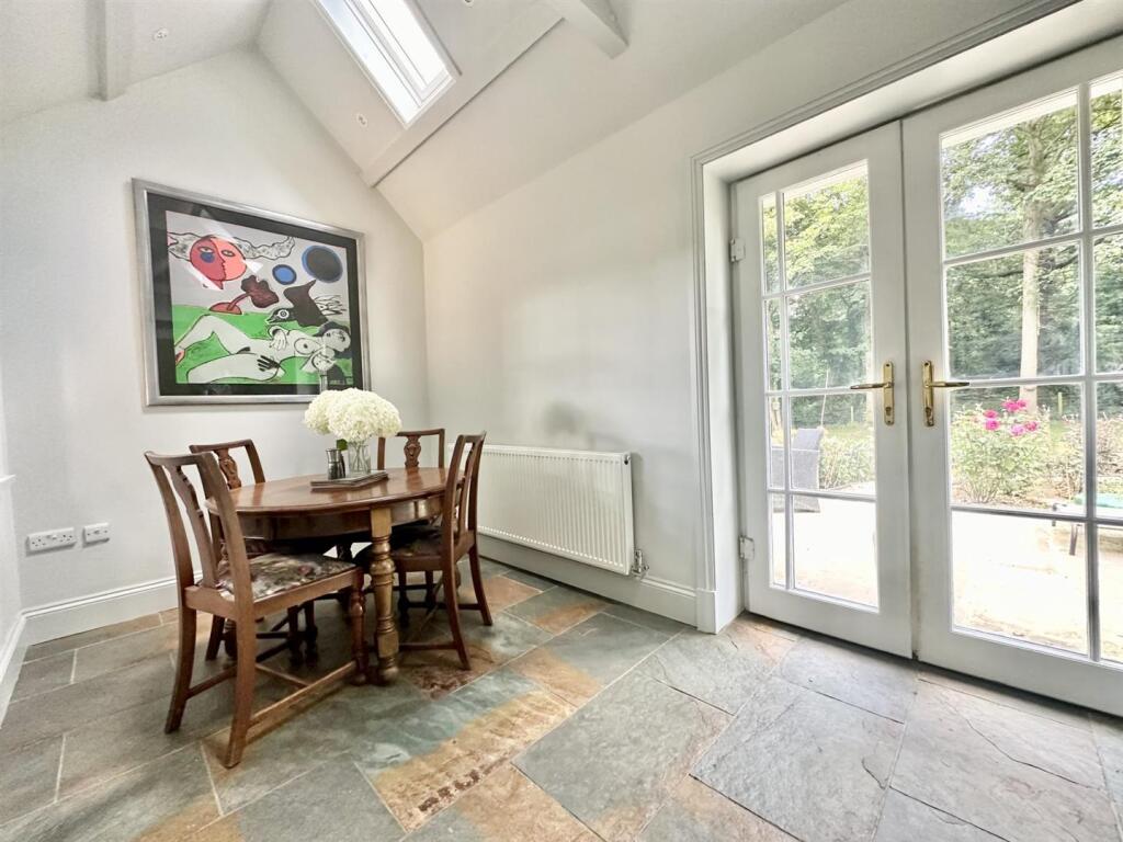 DiningRoom.jpg