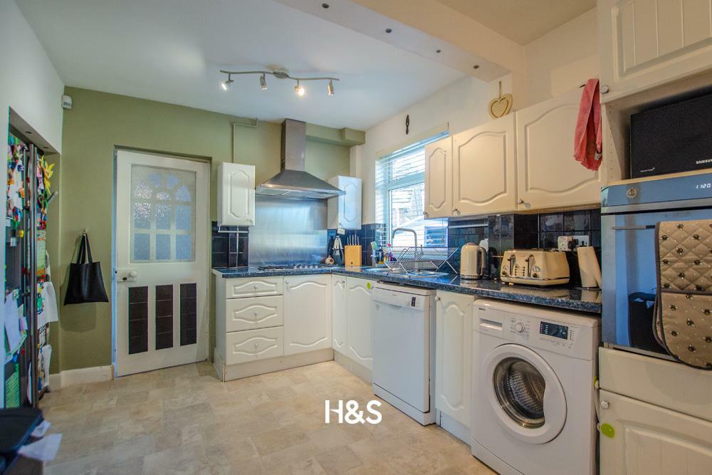 5 stanway road kitchen..jpg