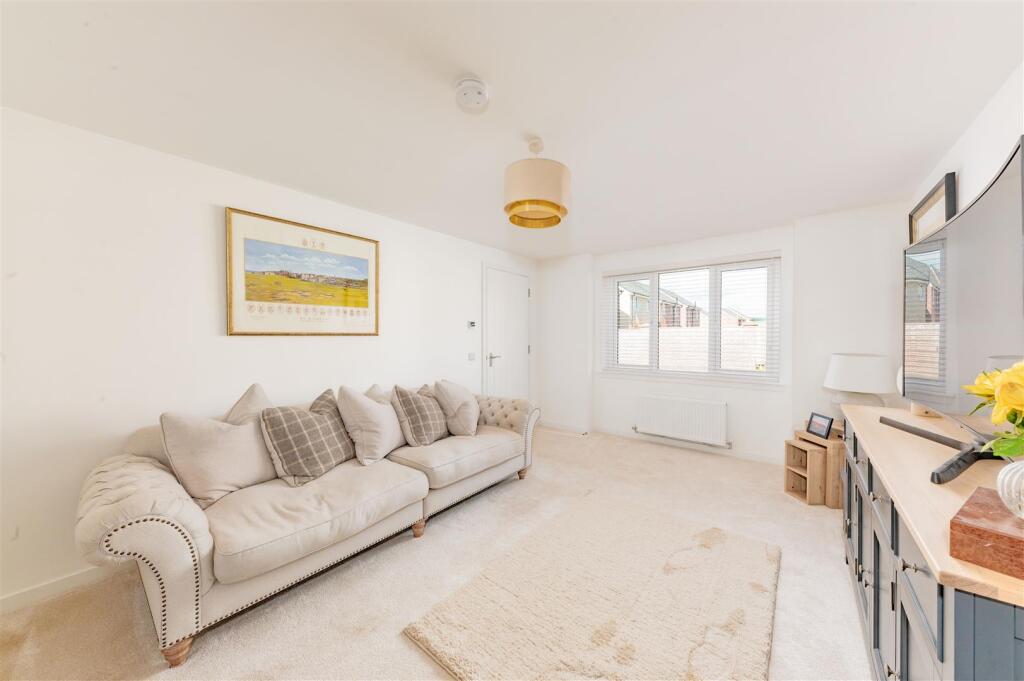 25 Selfridge Crescent Carnoustie-9.JPG