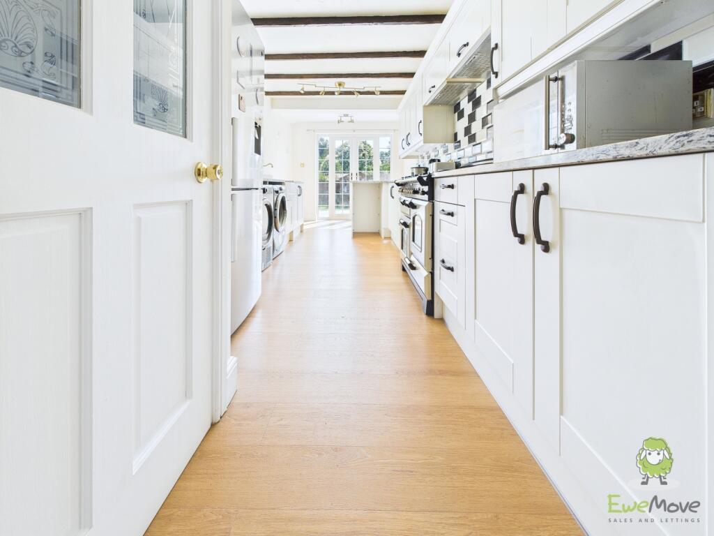 CAM01543G0-PR0148-STILL012