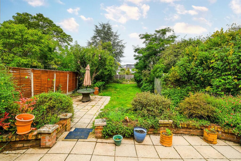 8 Burnham Road-29_web.jpg