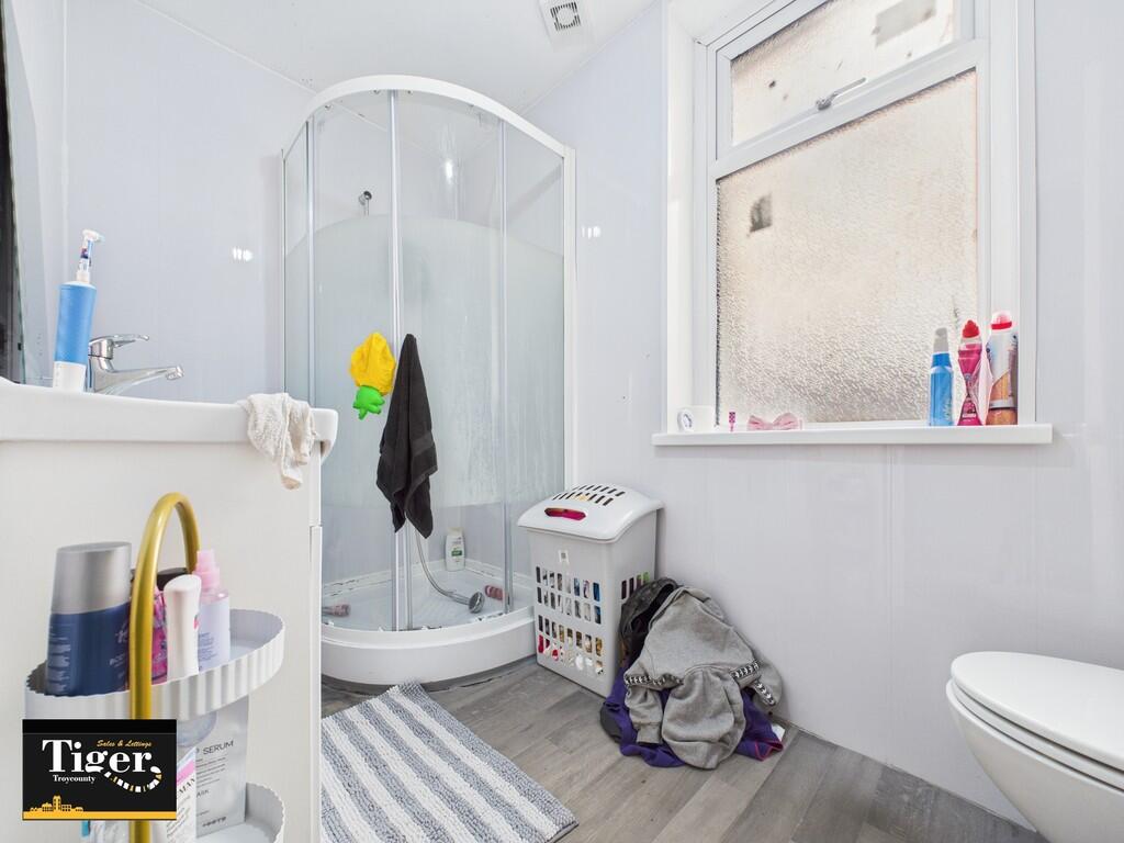 CAM02176G0-PR0555...