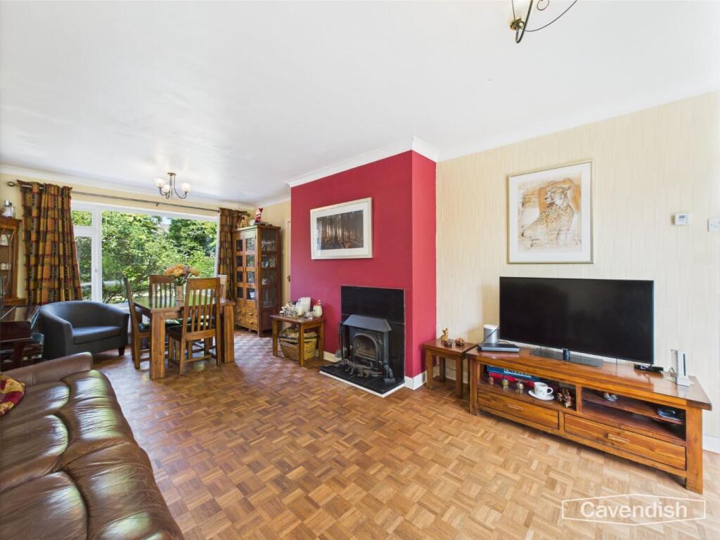 LIVING ROOM/DINING AREA