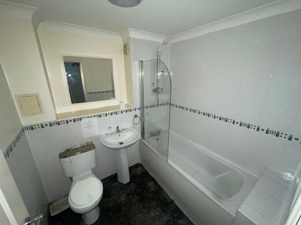 Bathroom 2.2m x 2.2m