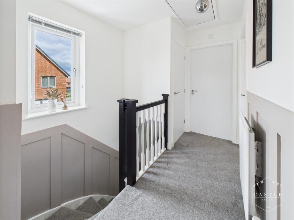 FIRST FLOOR LANDING