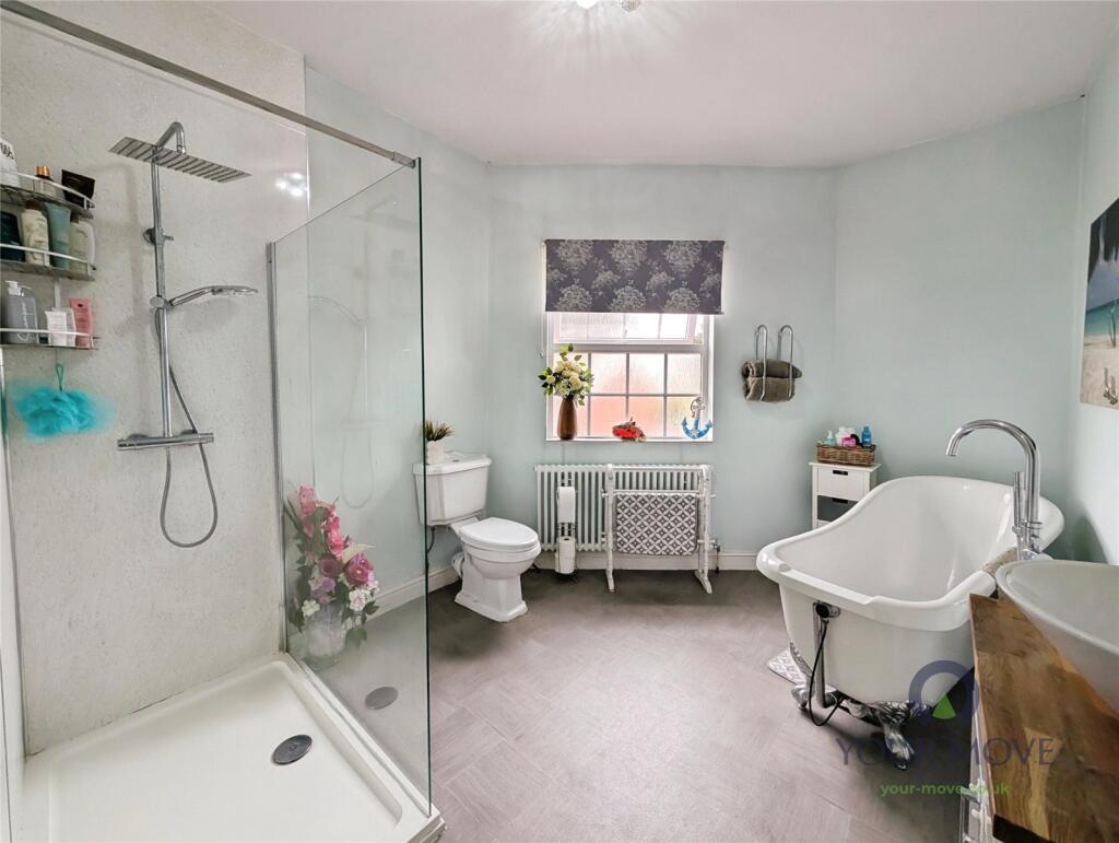 Bathroom/Shower W/C