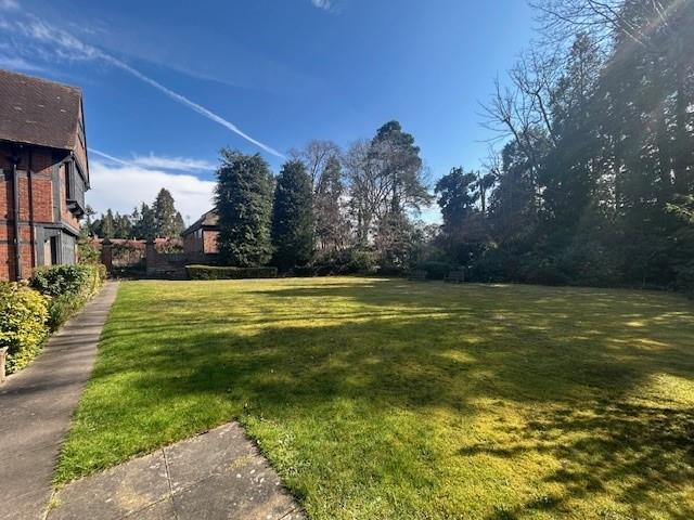 12 Tudor Hall gardens.jpg