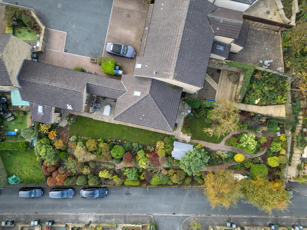 10 Baileys Croft-...