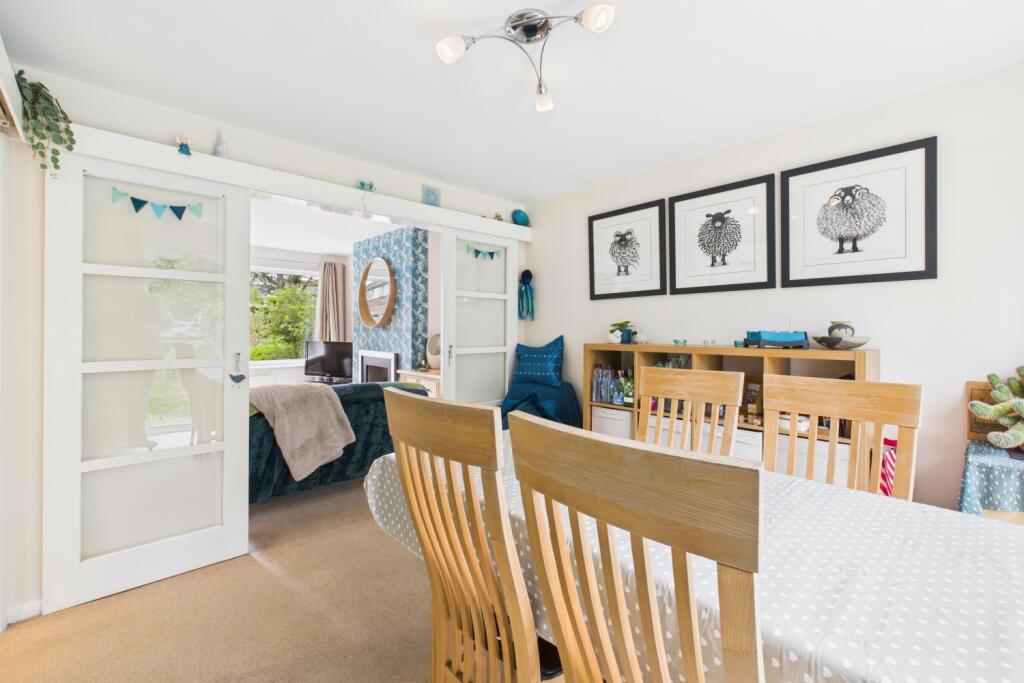 CAM03162G0-PR0244-STILL008