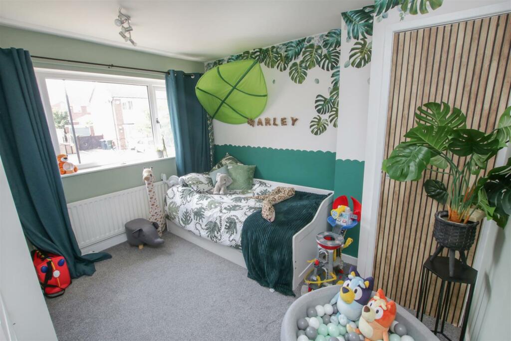 BEDROOM 2