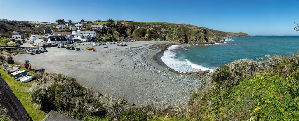 Porthallow Beach