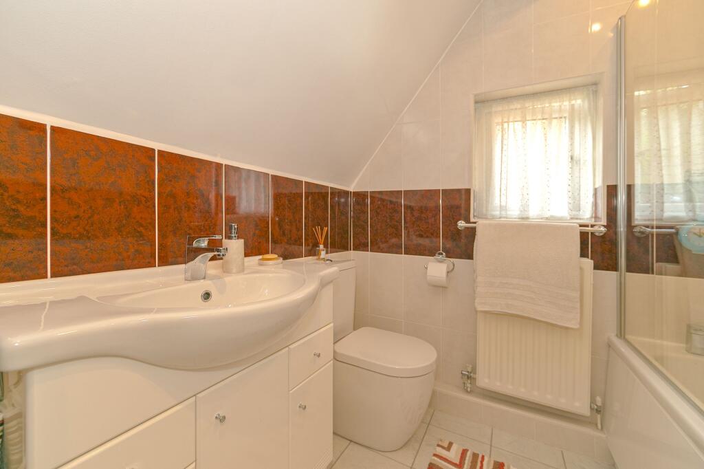 En-Suite Bathroom