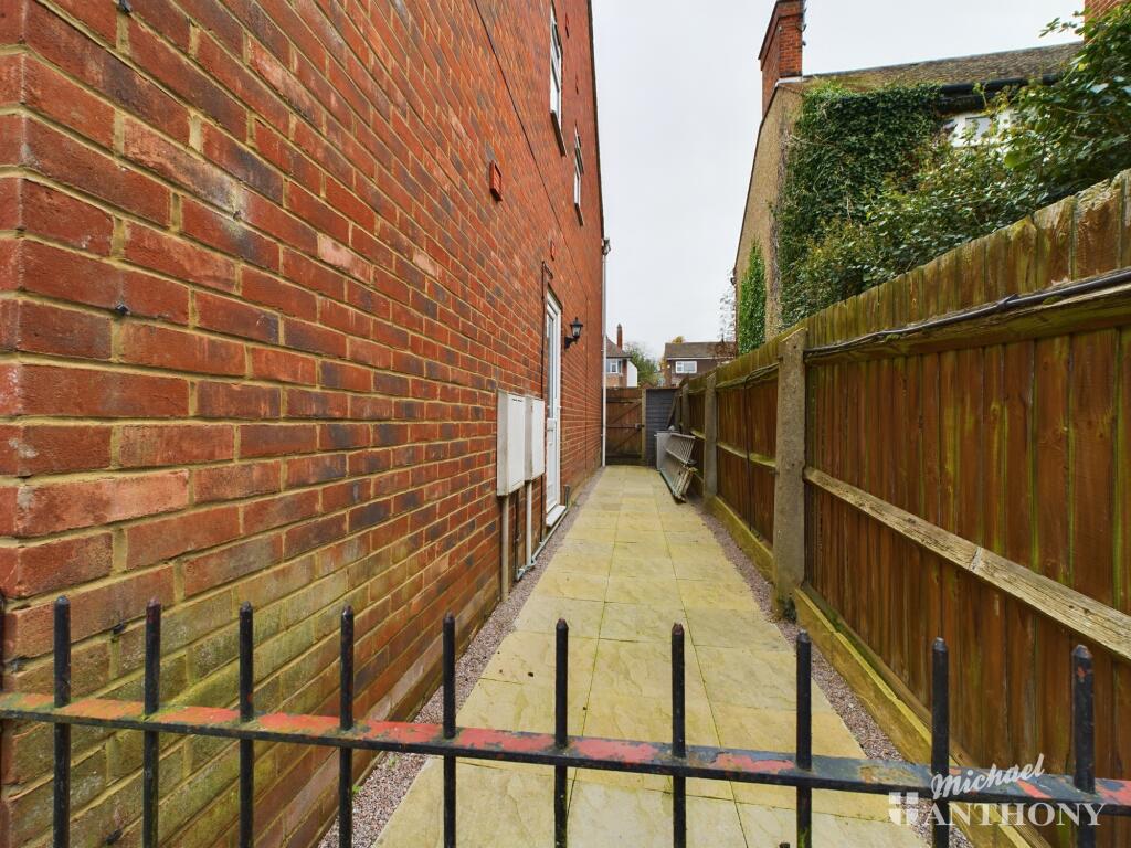 CAM02773G0-PR0209-STILL019