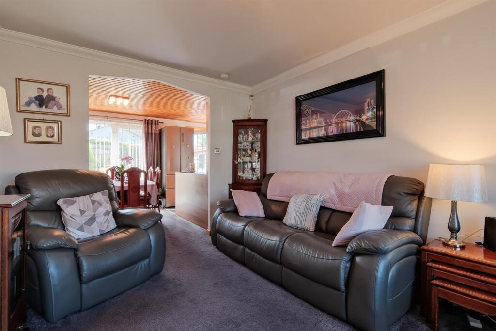 013-11 Whiteshaw Avenue, Carluke, ML8 5DF.jpg