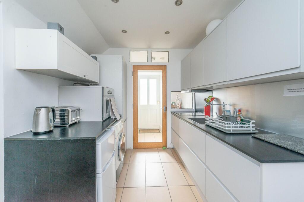 KITCHENS AND RECEPTION ROOMS