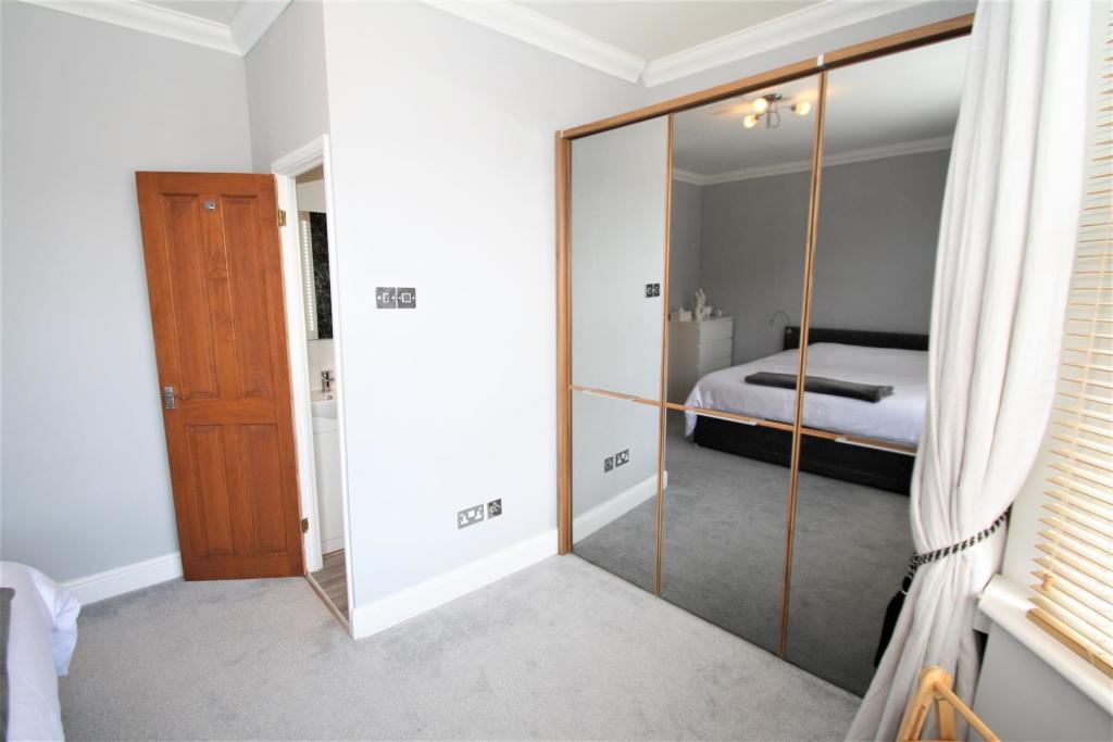 Bedroom1.JPG