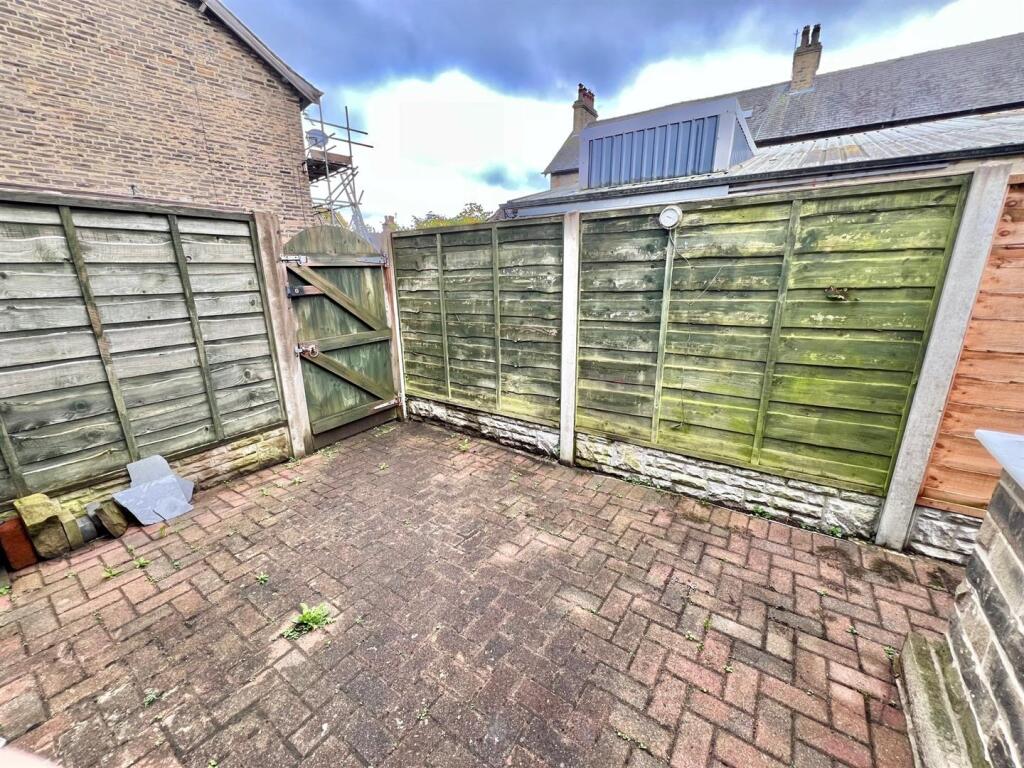 48 Wakefield Rd Yard.jpg