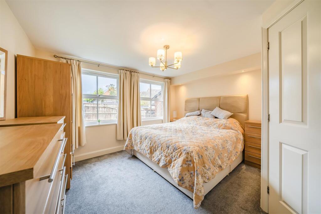 7 Rowe Close, Rugby (17).jpg