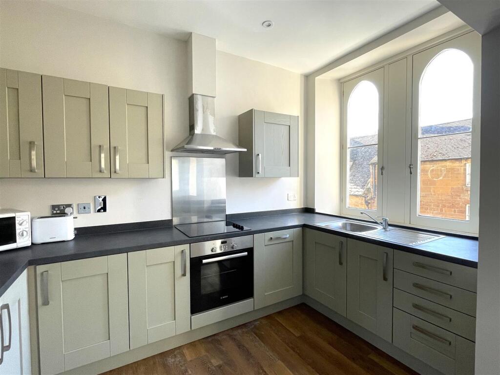Kitchen (2).JPG