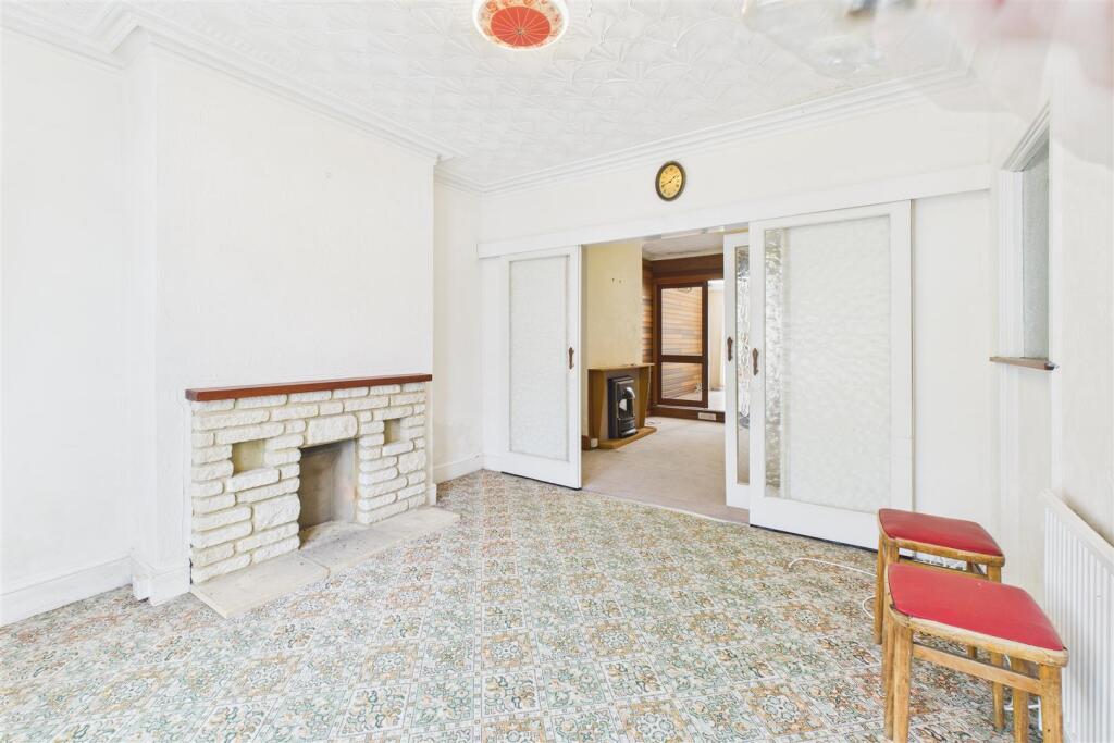 8 Kensington Road, St George, Bristol BS5 7NB | Fr