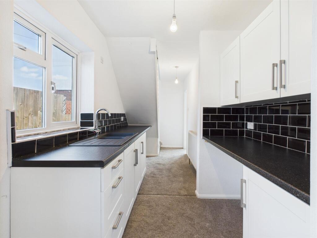 Kitchen: