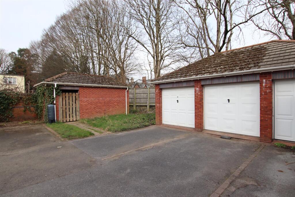 Garage (middle of three).JPG