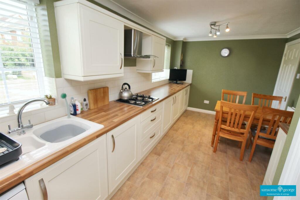 Kitchen/ Breakfast Room