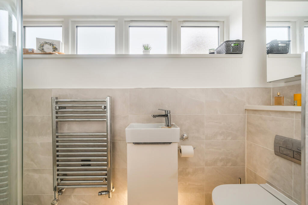 1395902-1-695f807...